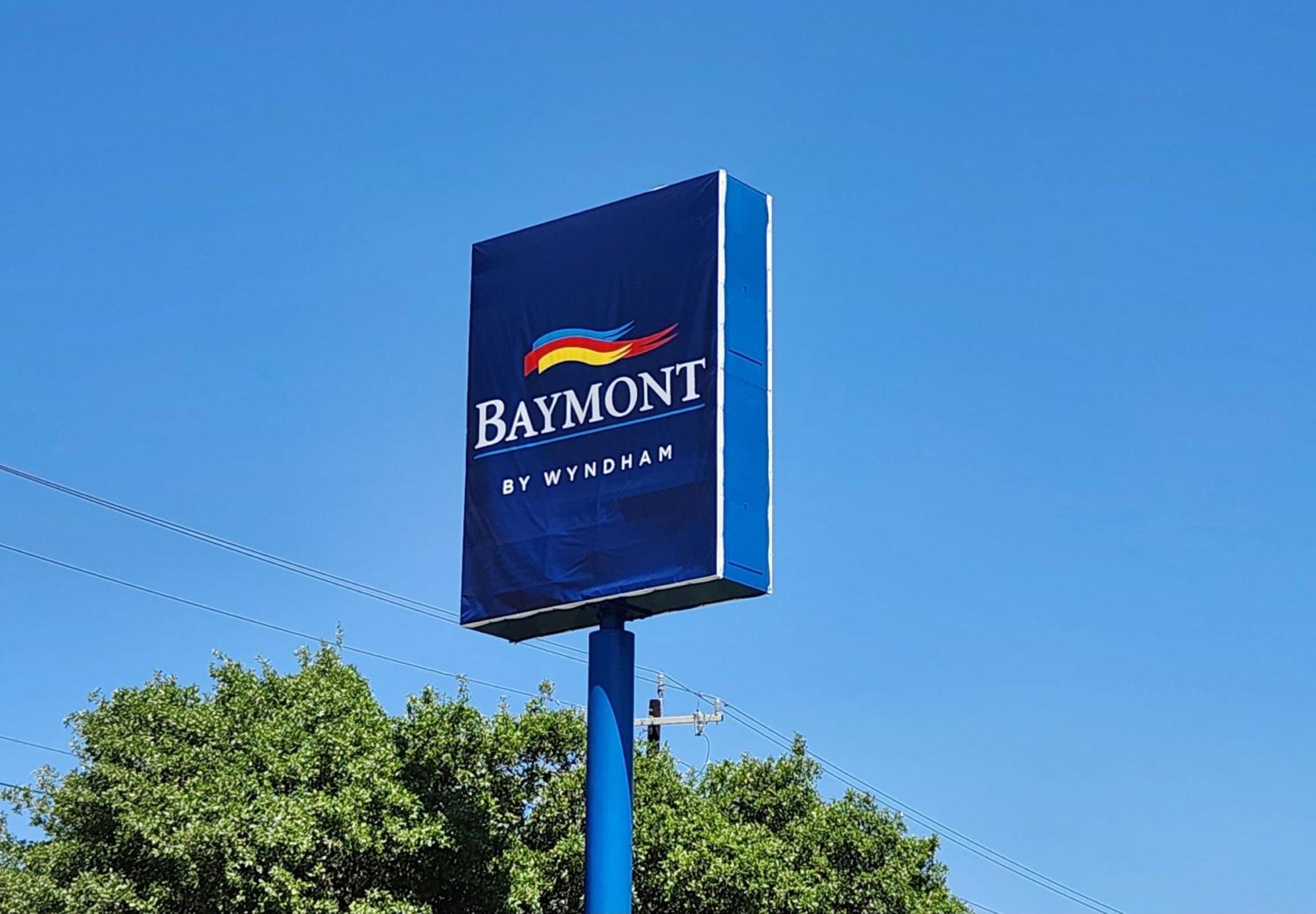Baymont By Wyndham San Antonio Airport Hotel Exterior photo