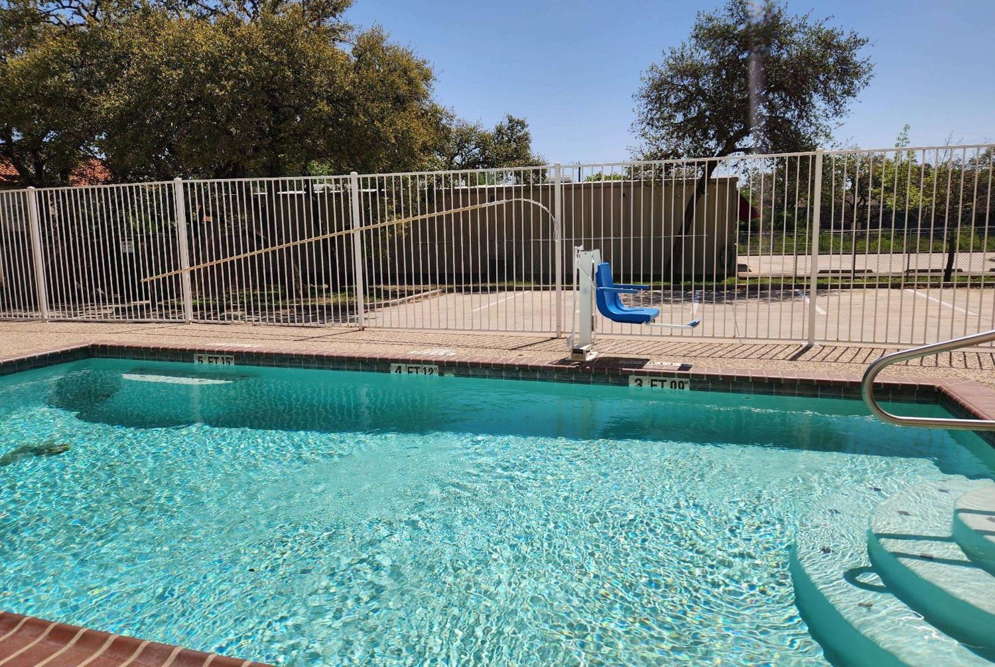 Baymont By Wyndham San Antonio Airport Hotel Exterior photo