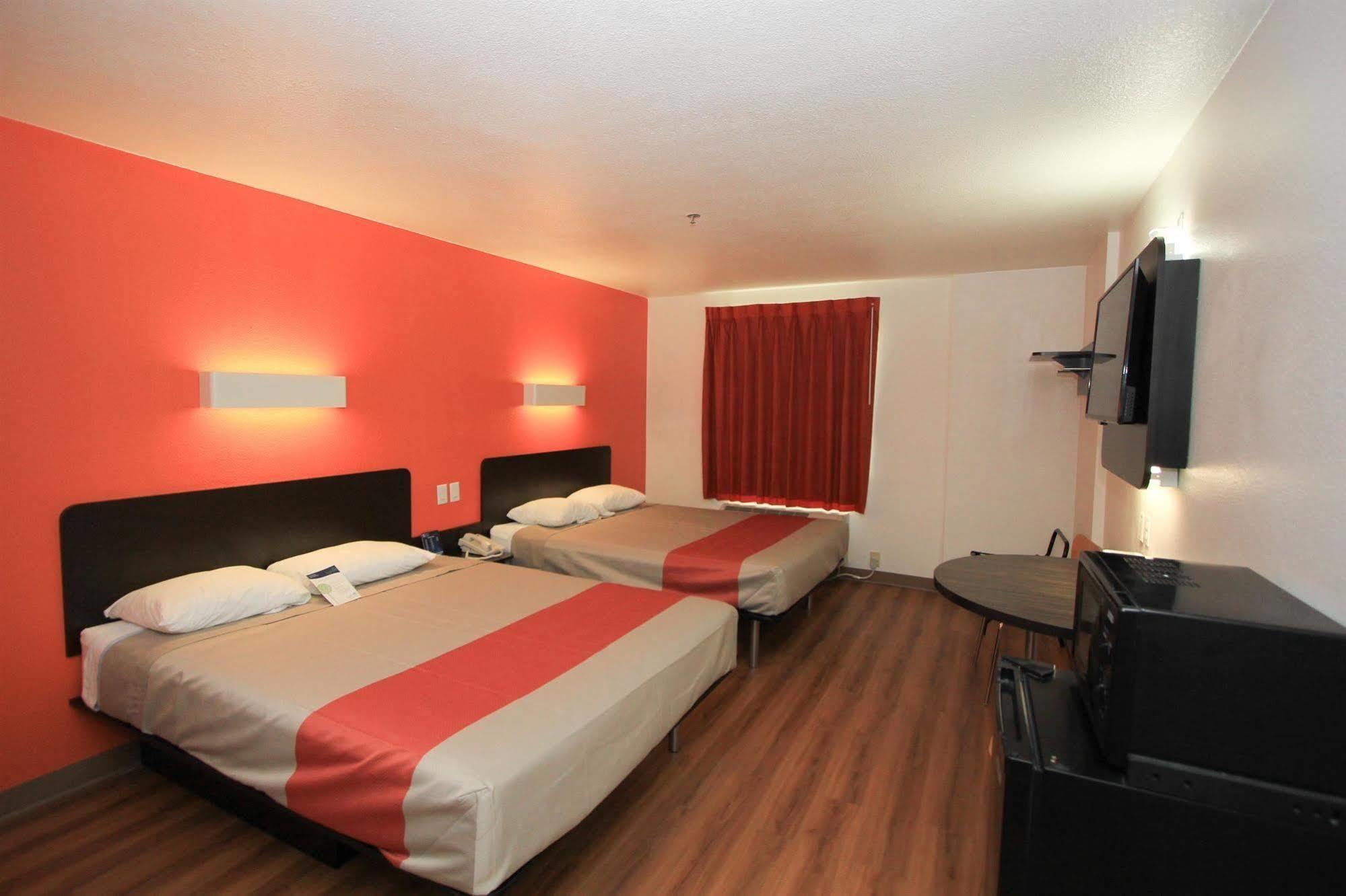 Baymont By Wyndham San Antonio Airport Hotel Exterior photo
